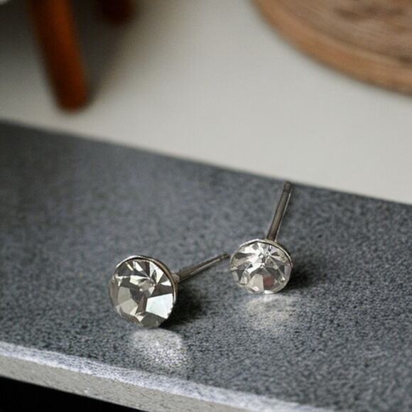 Dainty Silver Tone Crystal Rhinestone Stud Earrings Classic Round Sparkle Mini - Picture 1 of 5
